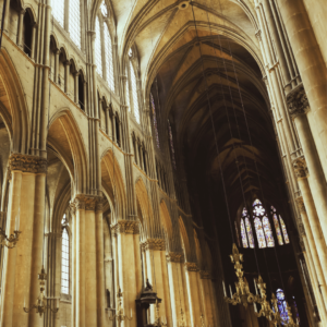 Interior da Catedral de Notre Dame de Reims 